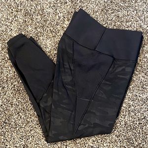 NWOT GAPfit Black Camo & Mesh 7/8 Leggings